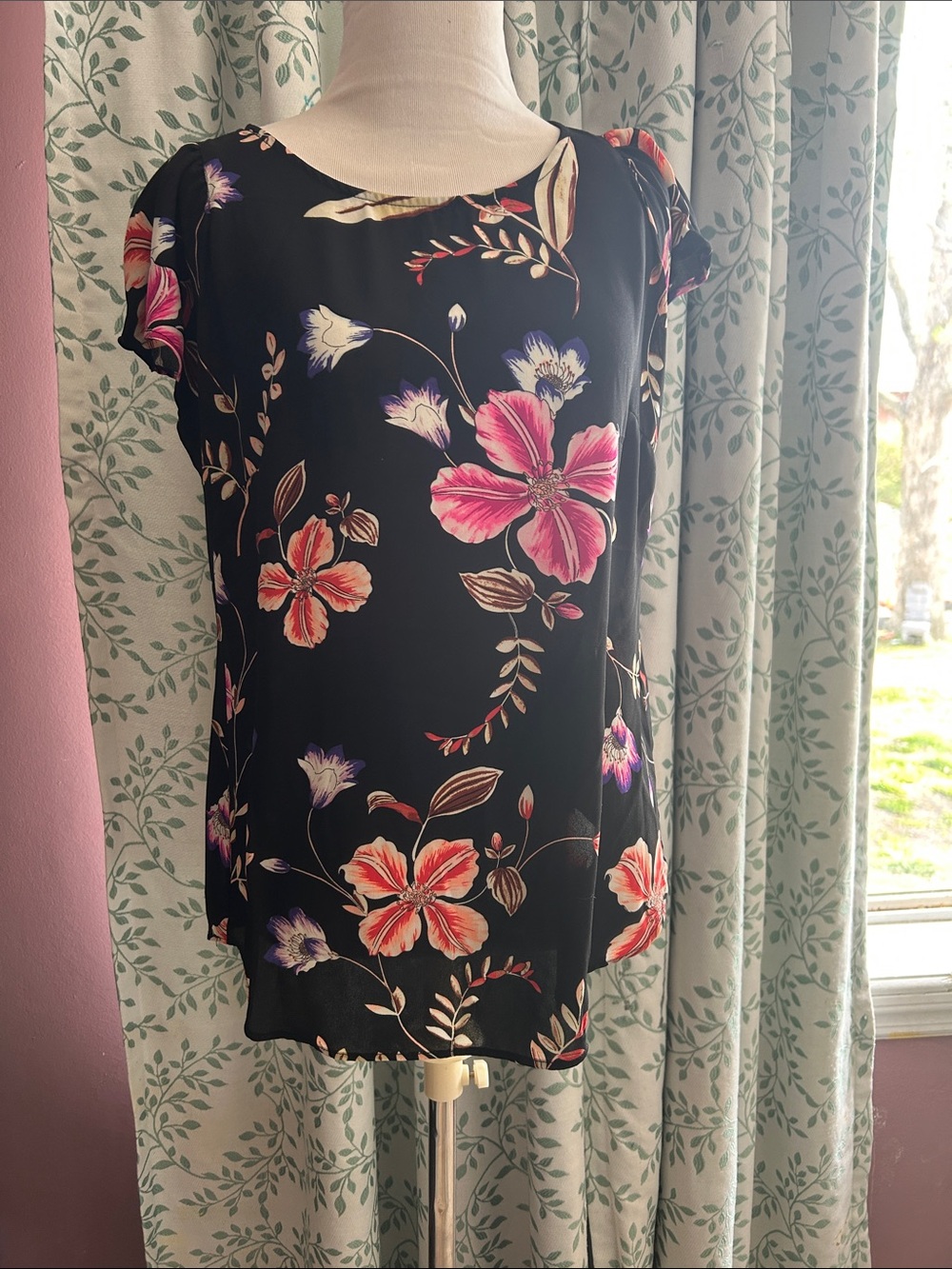 Philosophy Black Floral Short Sleeve Top with Pink & Coral Blooms